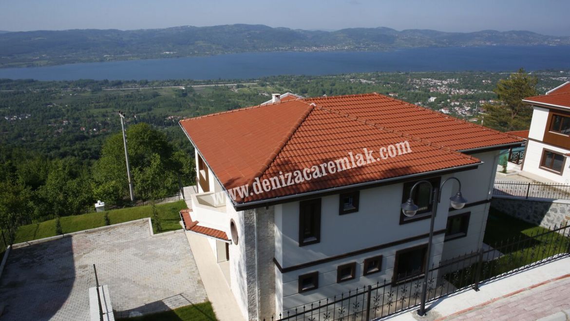 Sakarya Sapanca Göl Manzaralı Satılık Villa Deniz Acar Emlak