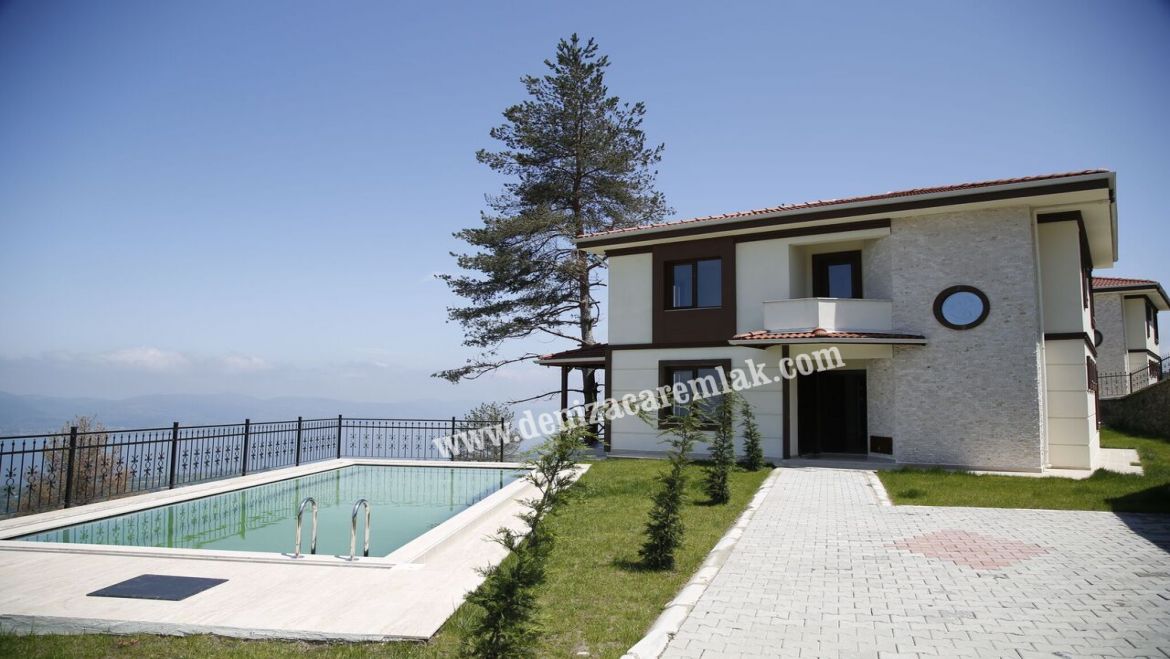 Sakarya Sapanca Göl Manzaralı Satılık Villa Deniz Acar Emlak